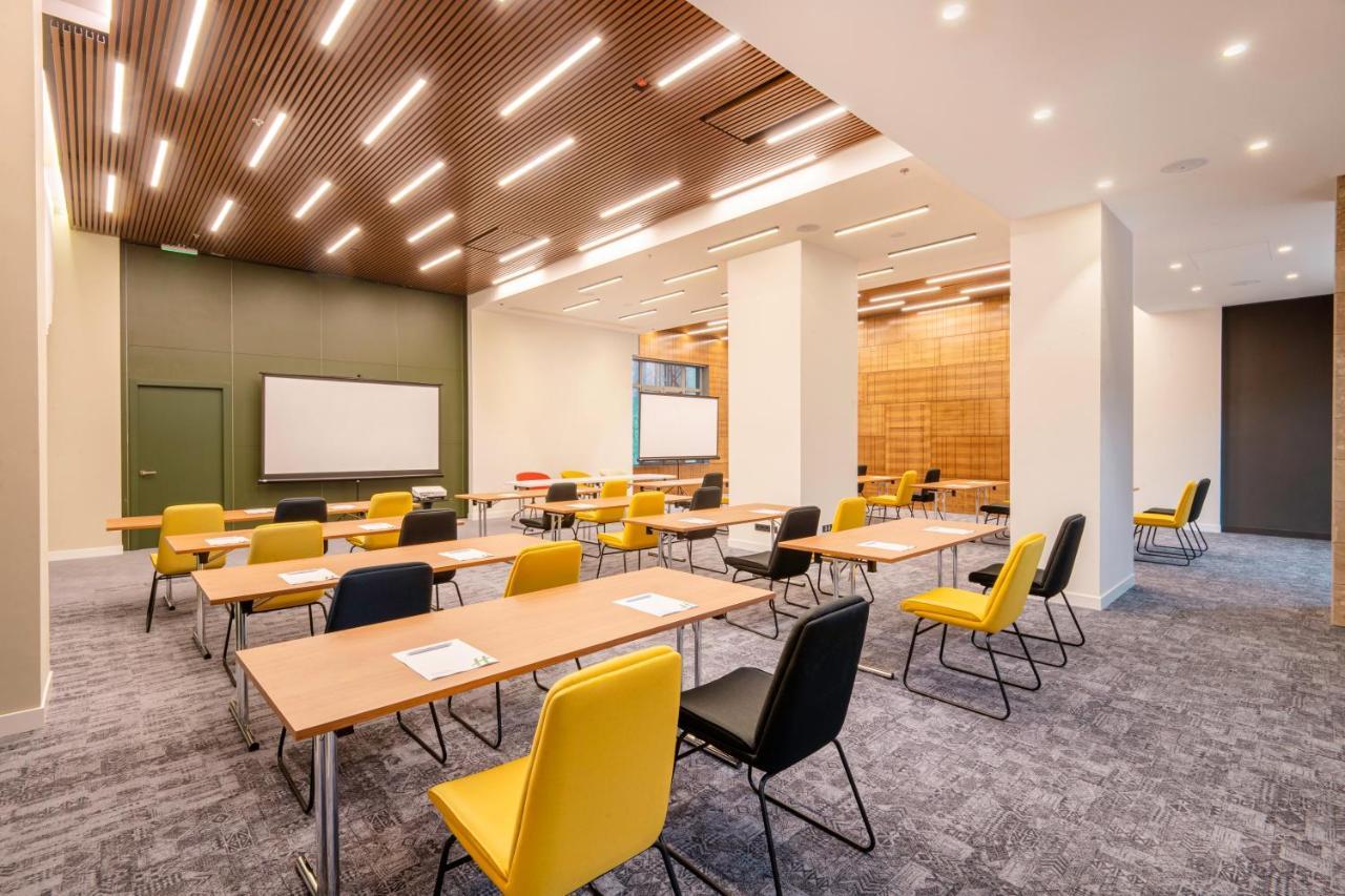 - Republic Square By Ihg Hotel Erevan
